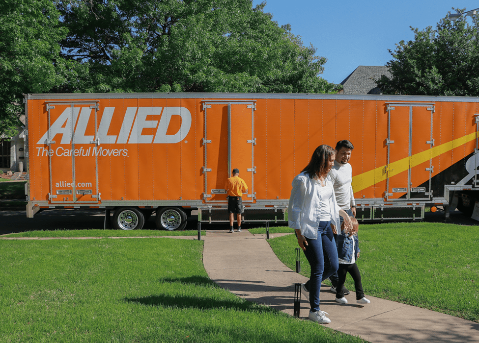 Piepho Moving & Storage. Family leaving go moving truck from Atllas Allied