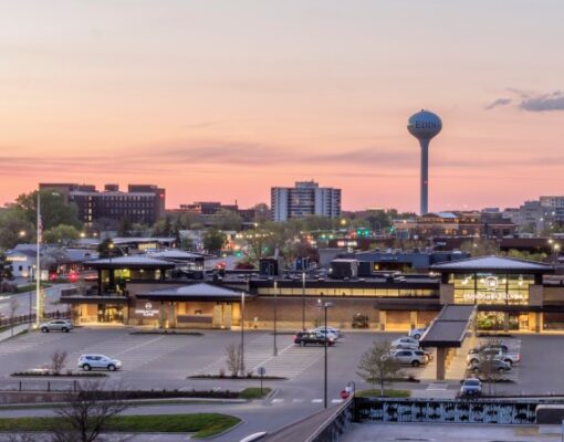 Edina vs. Minnetonka: Which Suburb Is Right for You?