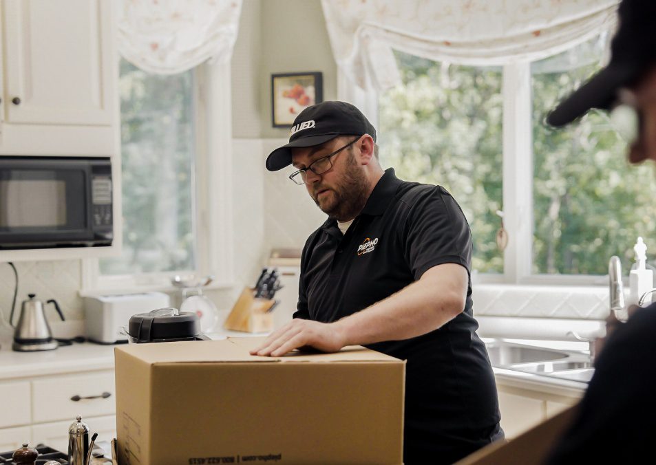 Minneapolis mover working at kitchen by Piepho movers